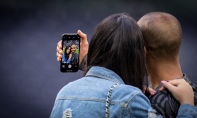 Gluma zilei, după ce au picat rețelele sociale: "Am apucat să stau puțin de vorbă cu soția mea. Pare a fi o fată de treabă"